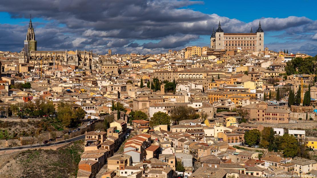 Altstadt von Toledo mit königlichen Palast über der Flussschleife des Tejo
