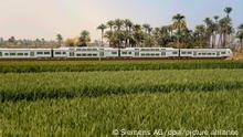 Die Illustration zeigt einen Zug in Ägypten. Siemens baut in Ägypten das erste elektrische Eisenbahnnetz auf und liefert dafür bereits im ersten Schritt ICE- und Regionalzüge, Stellwerke und Signaltechnik für 3 Milliarden US-Dollar. (zu dpa «Milliardenauftrag für Siemens-Zugsparte aus Ägypten») +++ dpa-Bildfunk +++