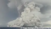 14.01.2022
An eruption occurs at the underwater volcano Hunga Tonga-Hunga Ha'apai off Tonga, January 14, 2022 in this screen grab obtained from a social media video. Video recorded January 14, 2022. Tonga Geological Services/via REUTERS THIS IMAGE HAS BEEN SUPPLIED BY A THIRD PARTY. MANDATORY CREDIT. NO RESALES. NO ARCHIVES.