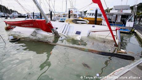 Neuseeland: An der Ostküste liegen derzeit gekenterte Boote im Hafen von Tutukaka
