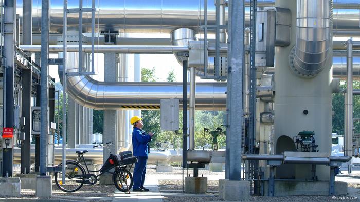 German UGS facility Rehden: a worker reads the indicators 