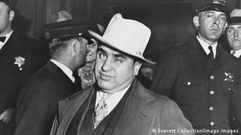 Al Capone duke dalë nga gjykata, 14 tetor 1931