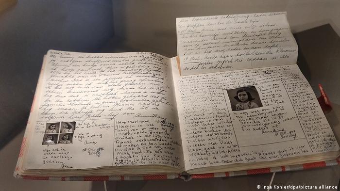 Copia del diario de Ana Frank que se encuentra en el Centro Ana Frank de Berlín.
