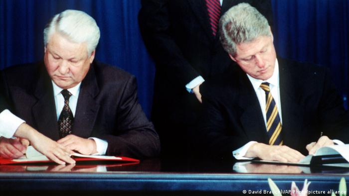 Ungarn | Clinton and Jelzin | Unterzeichnung Atomwaffensperrvertrag
