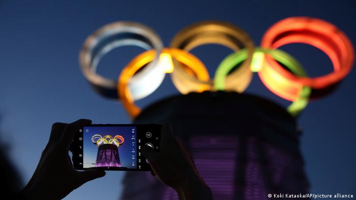 Photo of a smartphone taking a photo of the Olymic rings