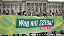 Berlin | Frauen demonstrieren vor dem Bundesrat gegen Paragraphen 219a