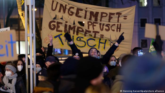 Deutschland, Köln | Gegenprotest zu Demos gegen Corona-Maßnahmen