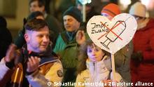 جرمنی: کورونا پالیسی کے خلاف احتجاج میں ہزاروں مظاہرین شریک