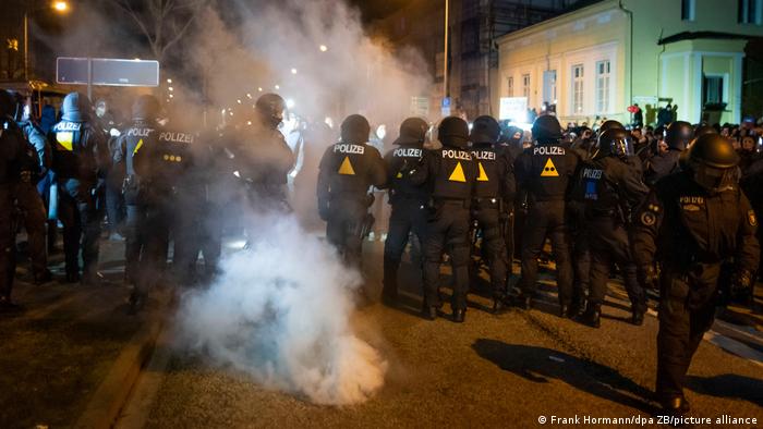 Police had to intervene in Rostock in order to break up the protest