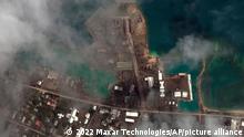 18.01.2022
This satellite image provided by Maxar Technologies shows the main port facilities in Nuku’alofa, Tonga Tuesday, Jan. 18, 2022, after a huge undersea volcanic eruption and tsunami. (Satellite image ©2022 Maxar Technologies via AP)