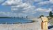 Ein Strandkorb steht auf der Insel Fehmarn am Strand Ein Strandkorb steht auf der Insel Fehmarn am Strand