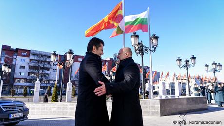 Еманюел Макрон и Карл Нехамер поздравиха България за вдигането на