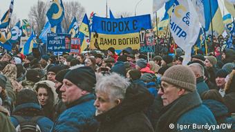 Прихильники зустрічають Петра Порошенка з промовистими плакатами