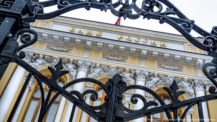 El banco central de Rusia tiene alrededor de 650 mil millones de dólares en reservas, gran parte en forma de lingotes de oro.