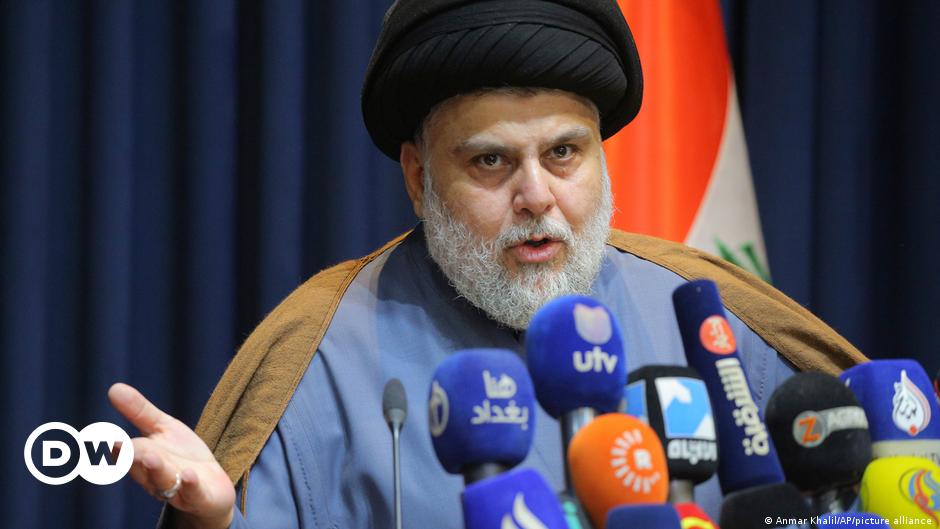 العراق: مقتدى يبارك وجعفر الصدر يرحب بقرار ترشيحه لتشكيل الحكومة