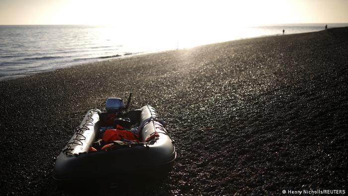 Großbritannien | Migranten überqueren den Ärmelkanal in einem Schlauchboot in Dungeness