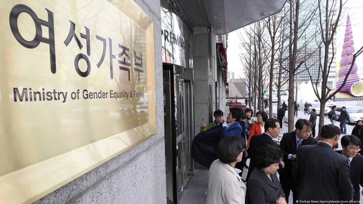 S. Korea gender divide becomes key election issue – DW – 01/19/2022
