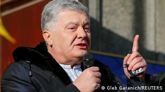 Fostul preşedinte al Ucrainei Petro Poroşenko s-a adresat simpatizanţilor în faţa unui Tribunal din Kiev pe 19 ianuarie 2022