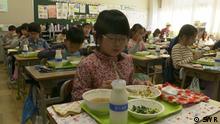 Japan / Ernährung in Schulen / SWR
Kinder beim Essen
