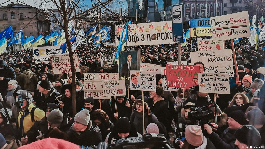 У січні 2022 року, коли слідство вперше клопотало перед Печерським судом про арешт Петра Порошенка, на його підтримку зібрався багатотисячний мітинг