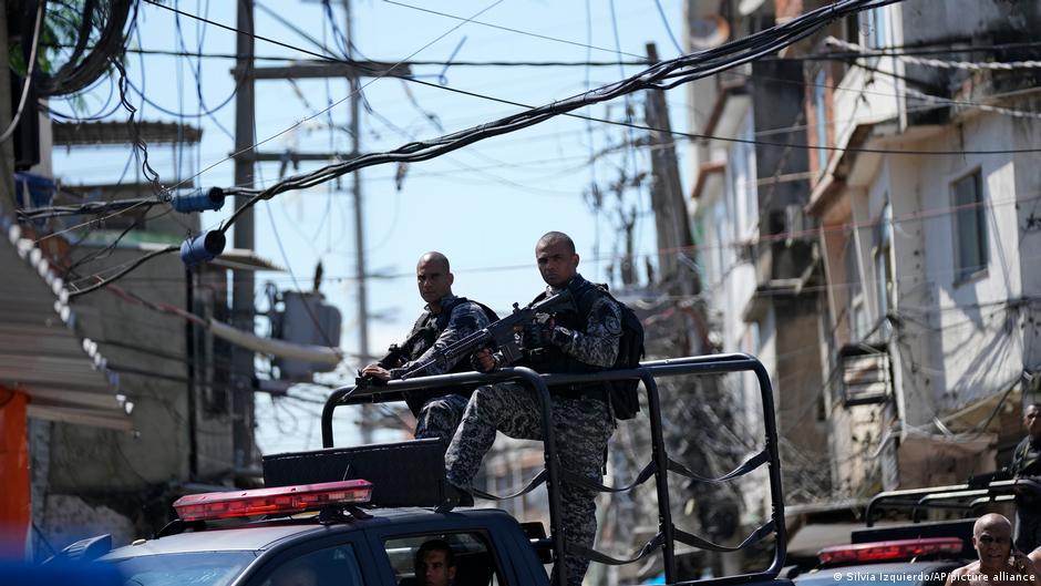 Brazil: Rio police occupy favela to ′reclaim territory′ | News | DW - Vimarsana News