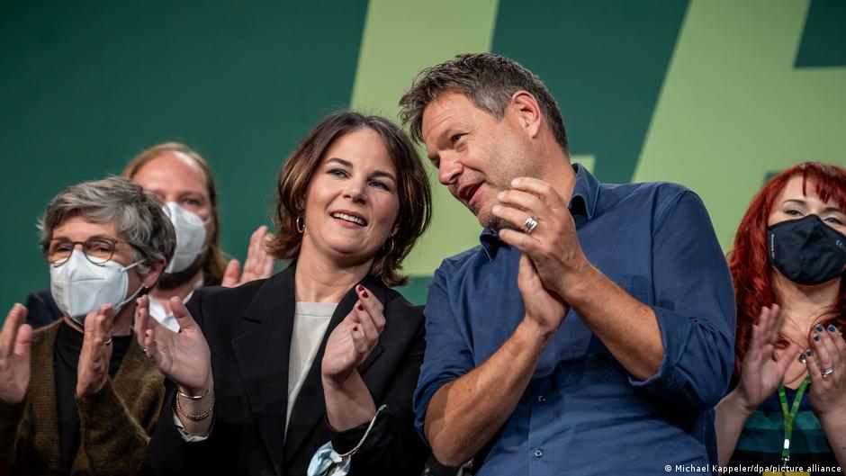 Berlin investigates Green Party leaders over COVID payments | News | DW - Vimarsana News