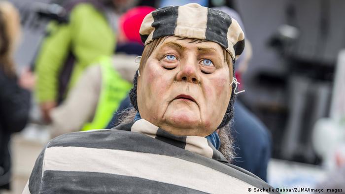 Deutschland Demonstration Angela Merkel Figur
