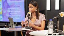 Inês Marinho speaks about messaging ettiquette at an event