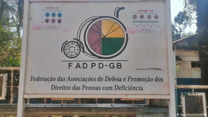 Guinea-Bissau | Schild Federação das Associações de Defesa e Promoção dos Direitos das Pessoas com Deficiência