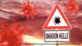 Фотоколлаж, изображающий дорожный знак с символом коронавируса