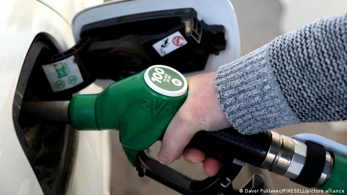 Symbolbild Benzin Tanken Tankstelle Öl Ölpreis Benzinpreis 