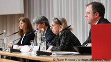 Barbara Leyendecker (l-r), Ulrich Wastl, Marion Westpfahl und Martin Pusch von der Münchner Anwaltskanzlei Westpfahl Spilker Wastl bei der Vorstellung des Gutachtens zu Fällen von sexuellem Missbrauch im katholischen Erzbistum München und Freising. Das Bistum München hatte die Anwaltskanzlei mit dem Gutachten über die Missbrauchsfälle beauftragt.