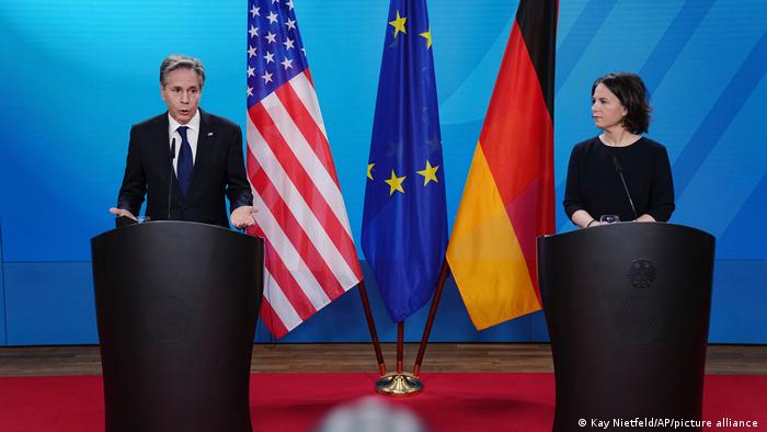 مؤتمر صحفي في برلين بين وزيرة خارجية ألمانيا أنالينا بيربوك ووزير الخارجية الأمريكي أنتوني بلينكن (20/1/2022)