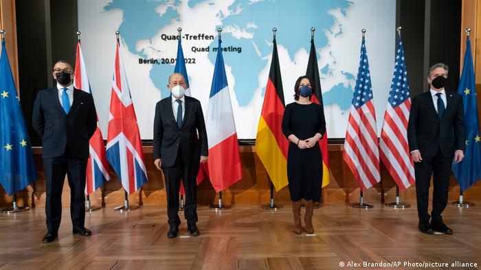 لقاء في برلين بين وزراء خارجية أمريكا وألمانيا وفرنسا ووزير الدولة البريطاني جيمس كليفر (20/1/2022)