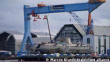 Ein im Bau befindliches U-Boot liegt in der Werft von ThyssenKrupp Marine Systems in Kiel. (zu Israel vereinbart milliardenschweren U-Boot-Deal mit Deutschland) +++ dpa-Bildfunk +++