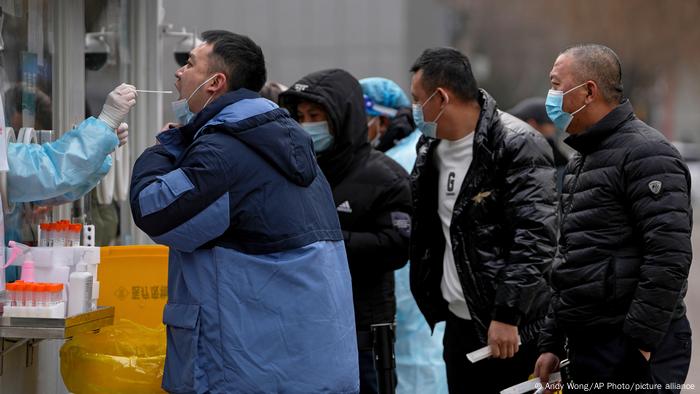 北京冬奥会即将在下周开幕。1月中旬以来，北京已经出现40多起确诊病例。当局正在争分夺秒地消除地方疫情。