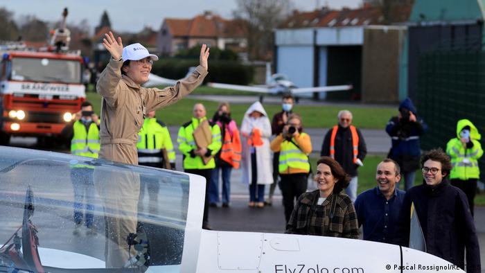 Die belgisch-britische Pilotin Zara Rutherford landet in Belgien