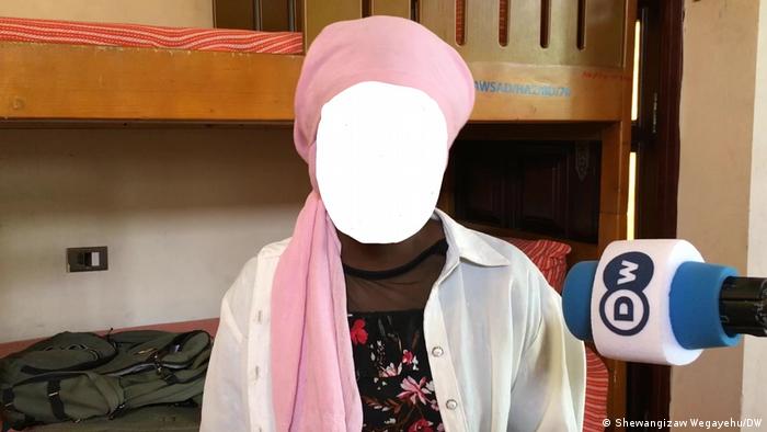 A survivor of conflict-related sexual violence granting DW an interview at a protection and rehabilitation centre. Her face is covered to protect her identity so that she would not be stigmatised. 