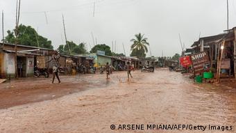 Les fortes pluies inondent rapidement les rues en mauvais état de Mbujimayi, ici en avril 2021. 