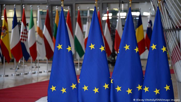 Флаги Евросоюза в штаб-квартире ЕС в Брюсселе.
