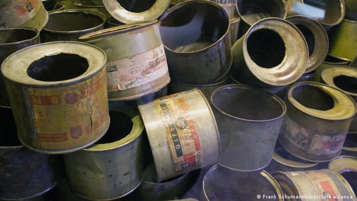 Kaleng gas beracun zyklon B yang digunakan Nazi untuk pembunuhan massal di kamar-kamar gas
