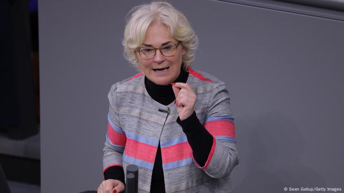 Christine Lambrecht s'adressant au parlement du Bundestag