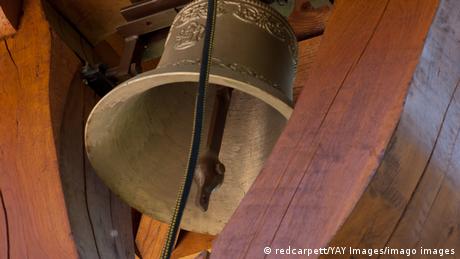 Dzwon na wieży kościelnej 