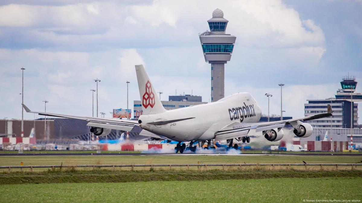 Stowaway Survives Flight From South Africa To Amsterdam – DW – 01/23/2022