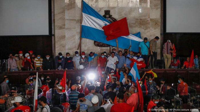 Diputados del partido de Xiomara Castro, LIbertad y Refundación, se rebelaron y trataron de fundar una mayoría legislativa propia. (23.01.2022).