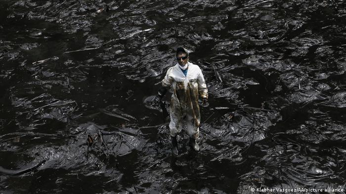 Peru Ölpest an der Küste 