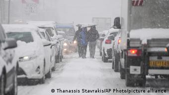 Ανθρωποι περπατούν στο χιόνι, Άγιος Στέφανος
