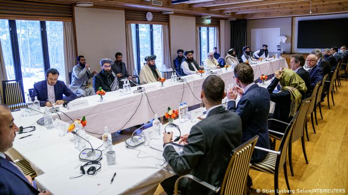 هیئت طالبان در حال گفتگو با دیپلومات های غربی در اسلو پایتخت ناروی