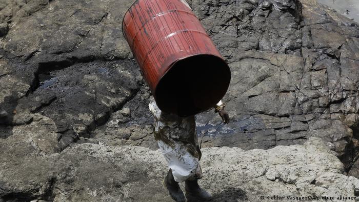 Peru Ölpest an der Küste 