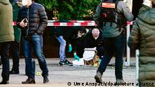 Polizeibeamte sichern Spuren am Gelände des Botanischen Gartens der Heidelberger Universität. Auf dem Campus der Heidelberger Universität hat es einen Amoklauf gegeben. Ein Einzeltäter habe am Montagmittag mit einer Langwaffe mehrere Menschen in einem Hörsaal verletzt, teilte die Polizei mit. Der Täter sei inzwischen tot. +++ dpa-Bildfunk +++